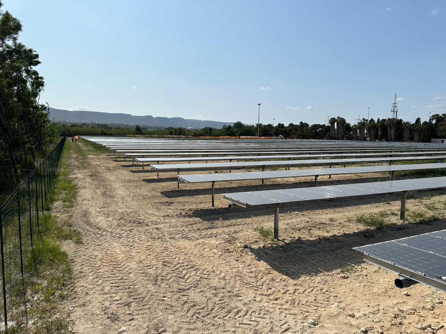 Lavorazioni su un impianto fotovoltaico a terra