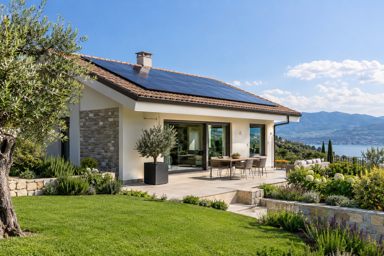 Fotovoltaico Integrato In Una Copertura Residenziale — immagine illustrativa